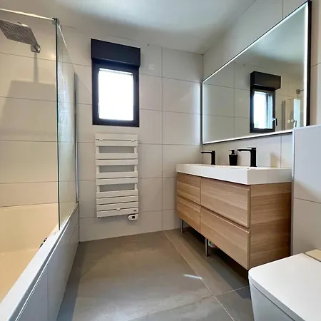 A Avec Piscine Chauffee, Proche Plages, Pistes Cyclables Et Services Hoteliers Inclus - Fr-1-791-7