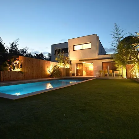 A Avec Piscine Chauffee, Proche Plages, Pistes Cyclables Et Services Hoteliers Inclus - Fr-1-791-7 Villa *